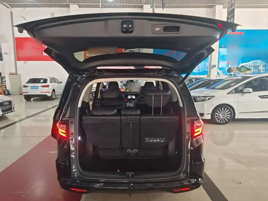 Honda Odyssey 2018 — Фото 19/20