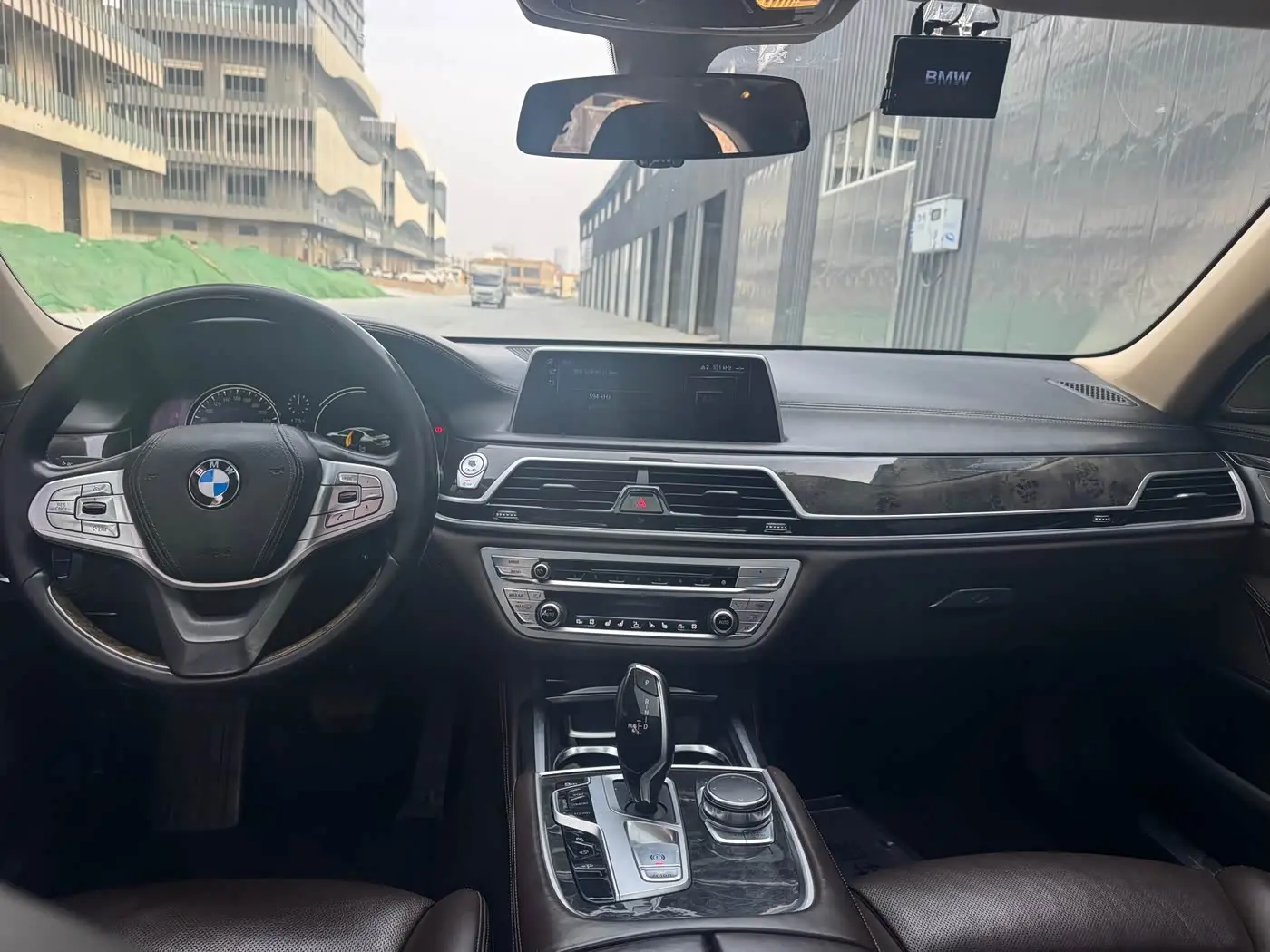 BMW 7 Series 2016 — Photo 8/9