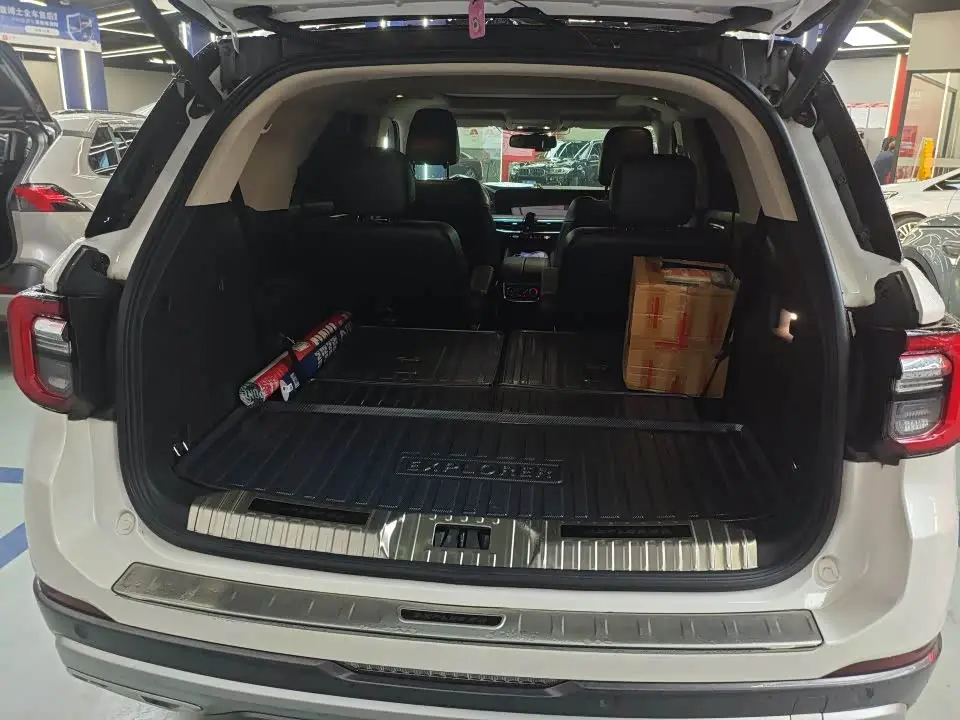 Ford Explorer 2023 — Photo 8/16