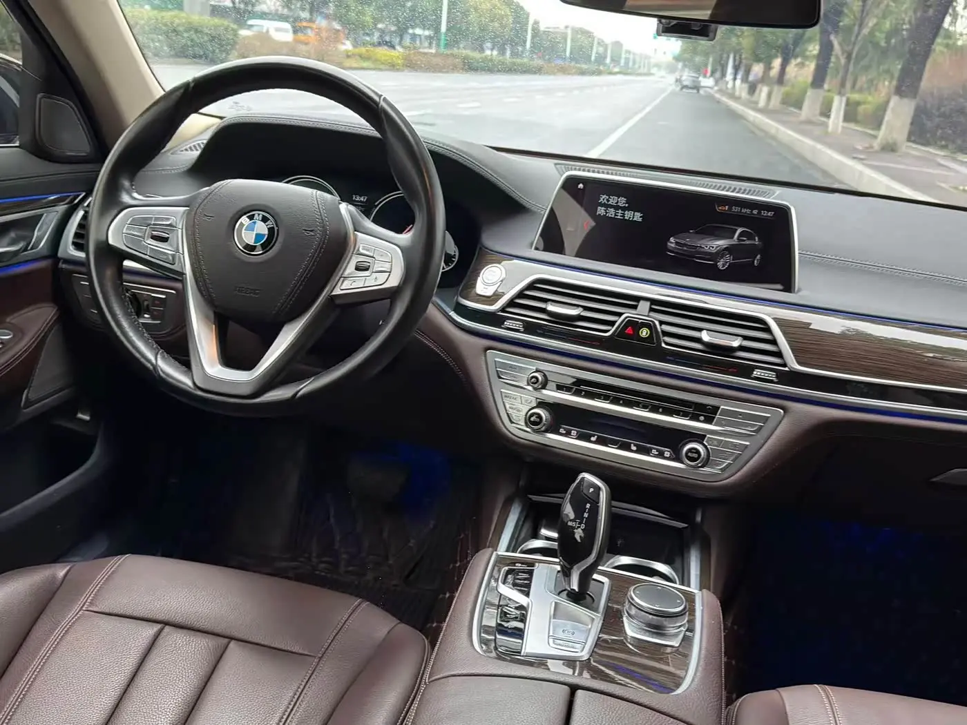 BMW 7 Series 2018 — Photo 12/13