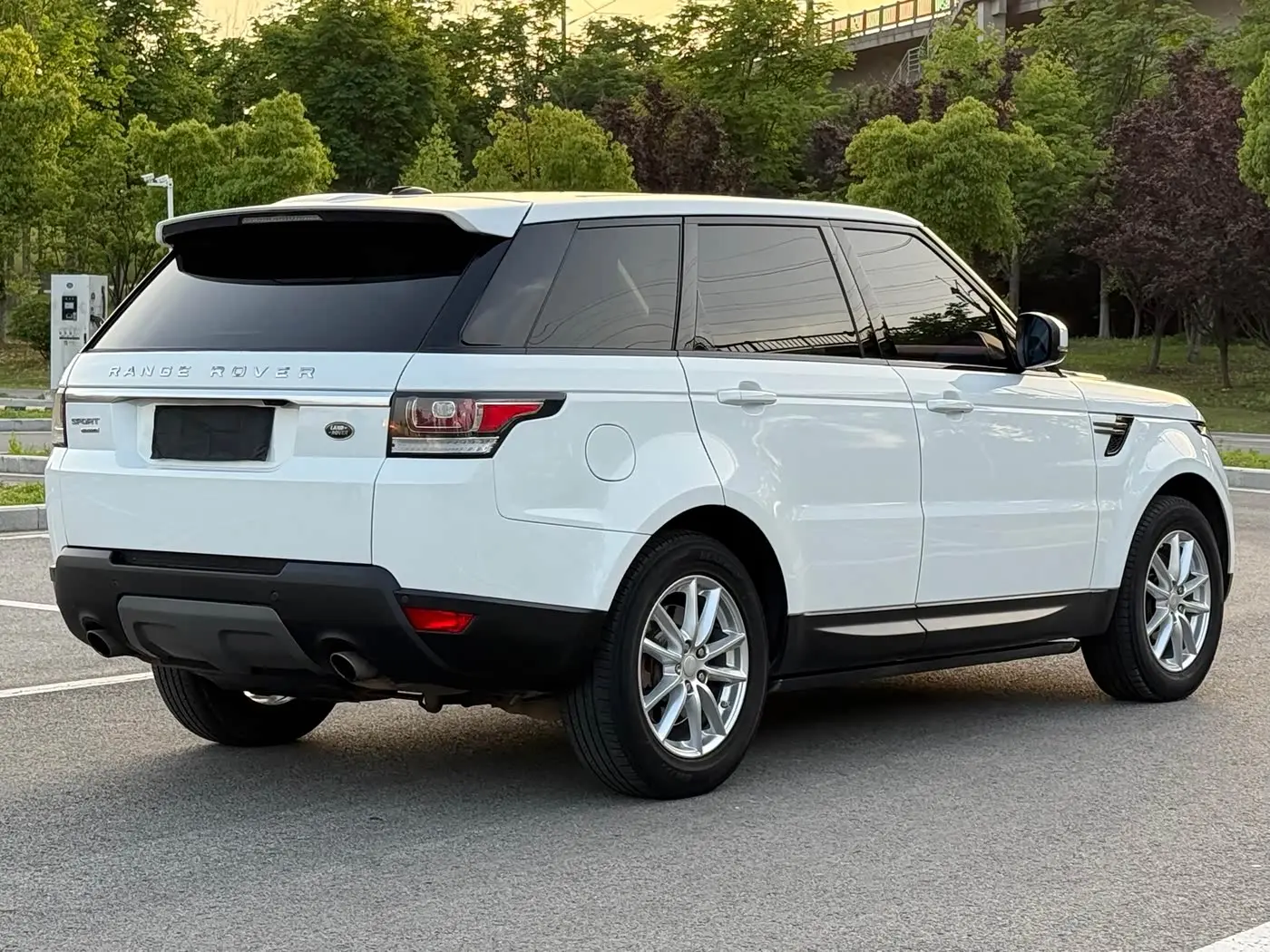 Land Rover Range Rover Sport 2016 — Photo 4/16
