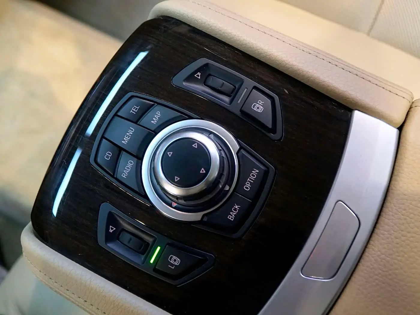 BMW 7 Series 2012 — Photo 15/20