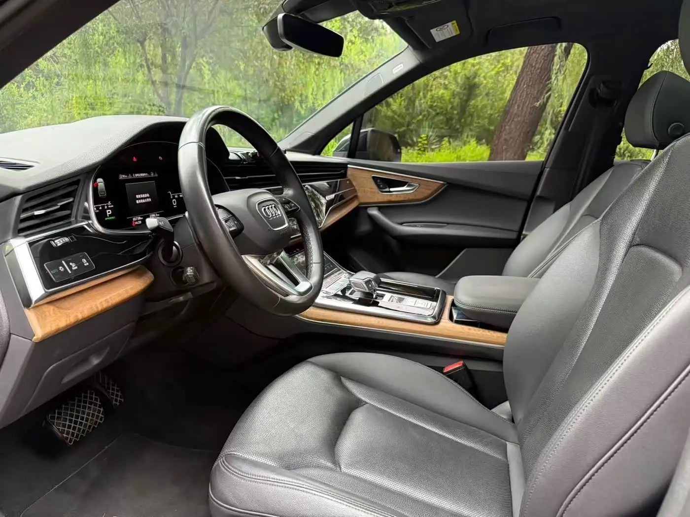 Audi Q7 2022 — Photo 8/16