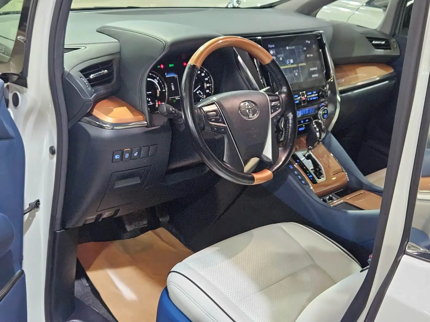Toyota Alphard 2020 — Фото 9/20