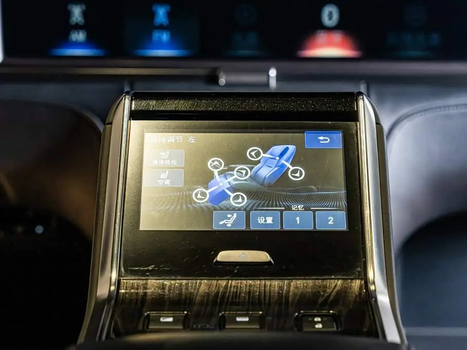 Lexus LM 2022 — Photo 18/20