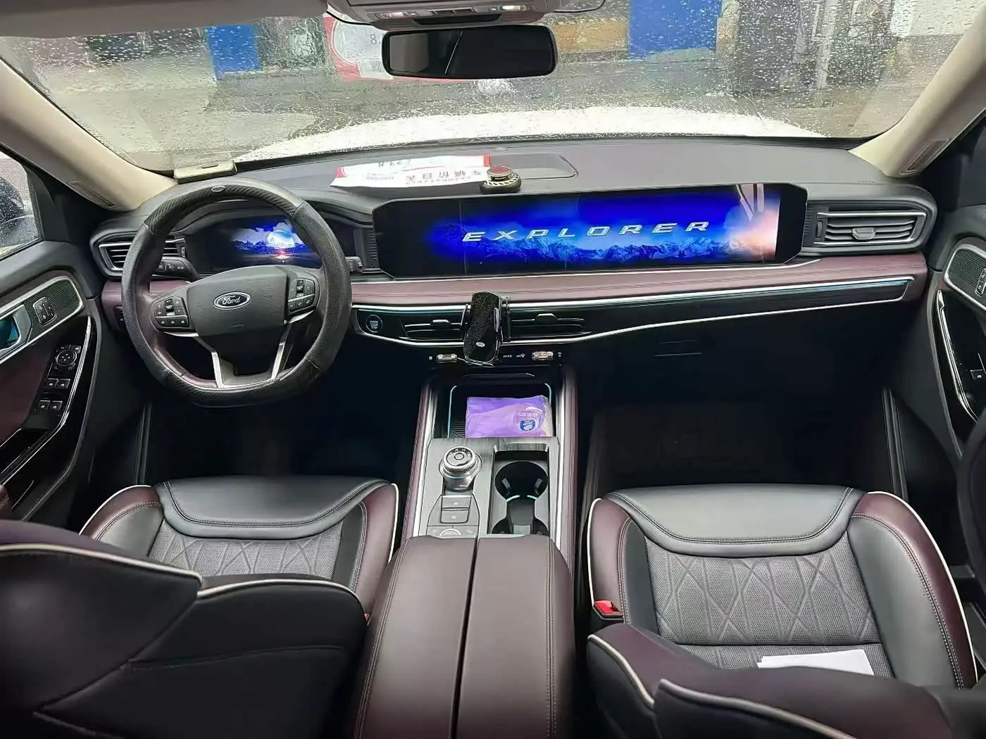 Ford Explorer 2023 — Photo 9/16