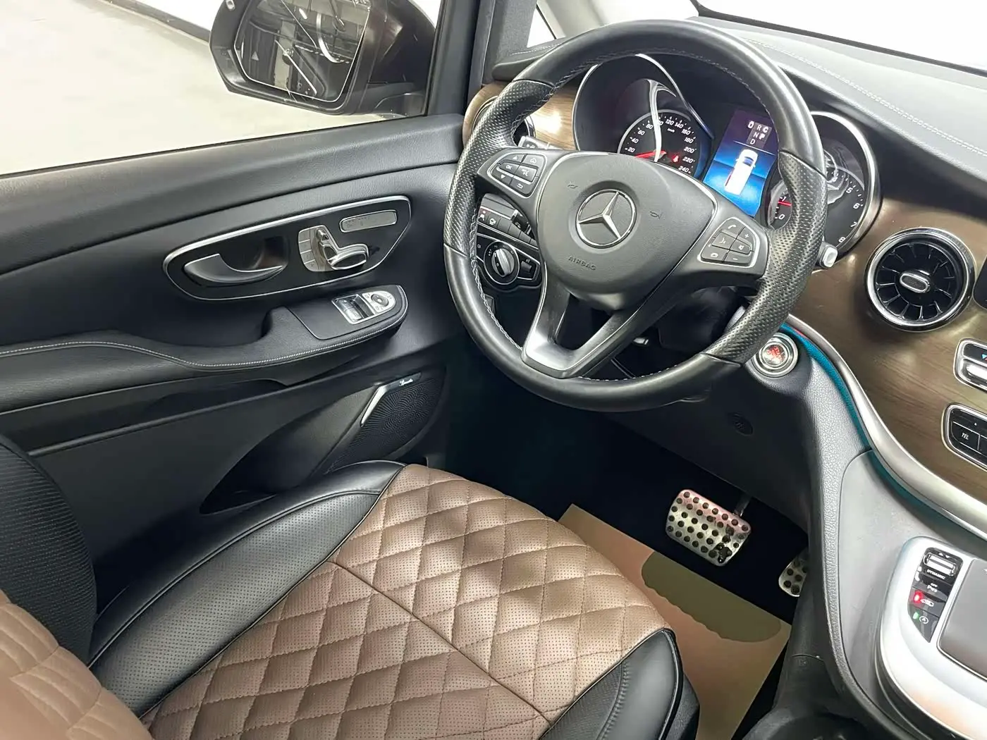 Mercedes-Benz V-Class 2021 — ფოტო 13/20