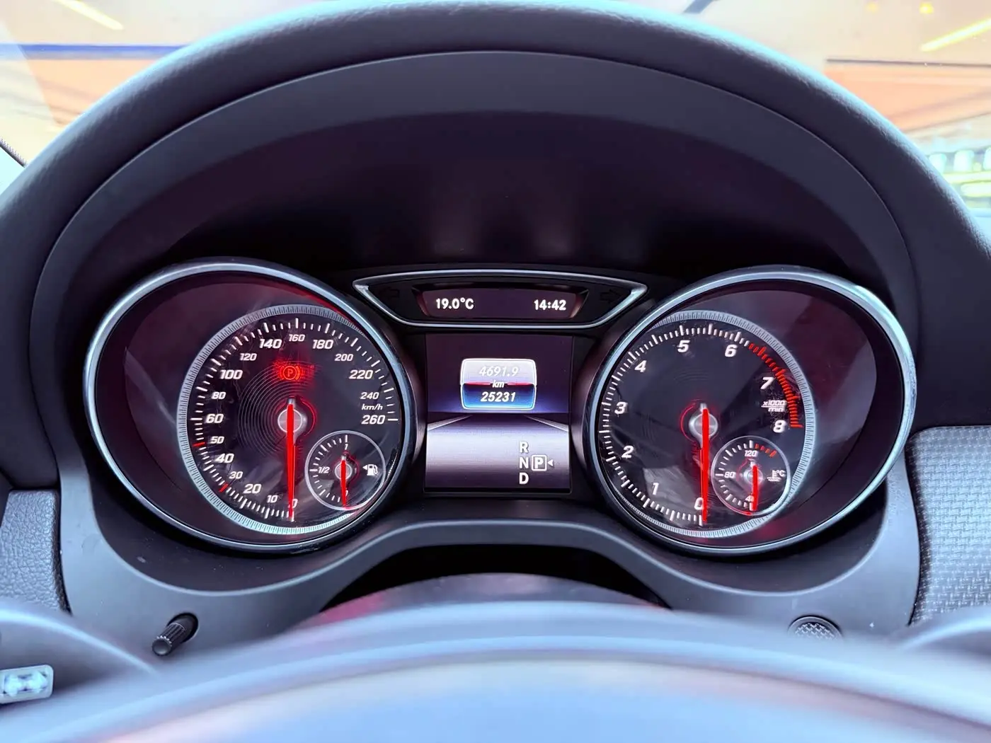 Mercedes-Benz GLA 2017 — Şəkil 13/20
