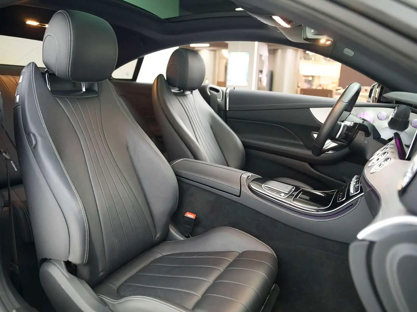 Mercedes-Benz E-Class 2021 — Photo 9/20