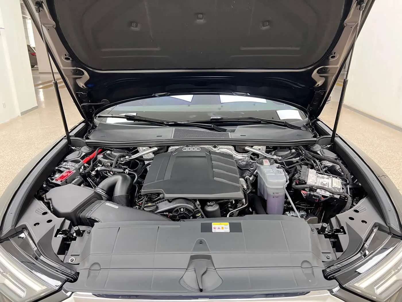Audi A6L 2024 — Photo 8/19