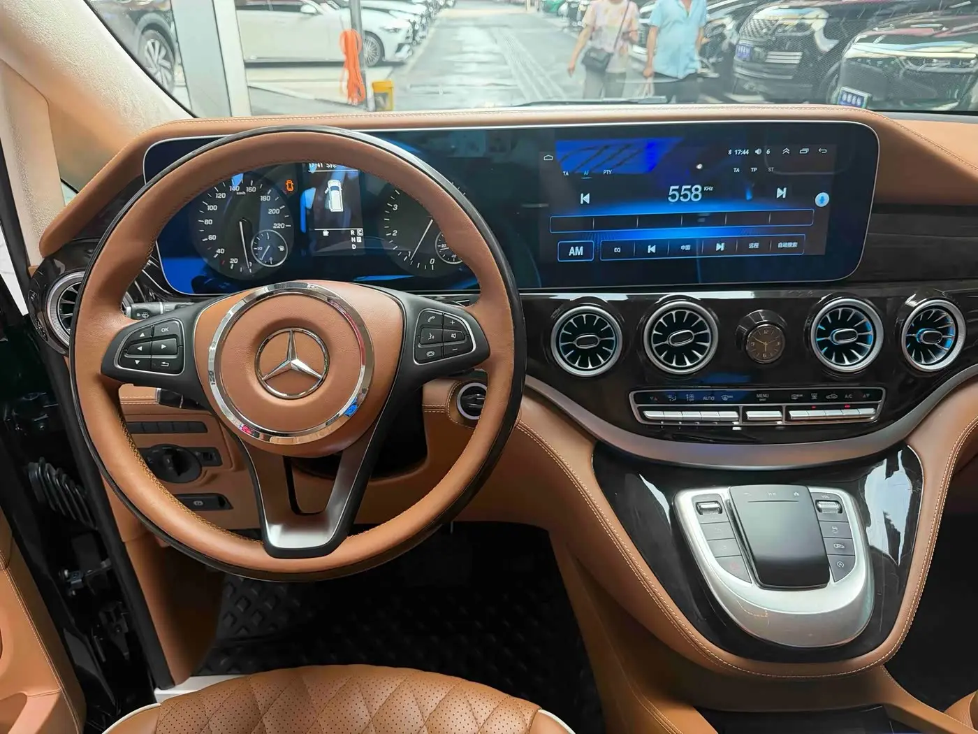 Mercedes-Benz Vito 2022 — Photo 12/20