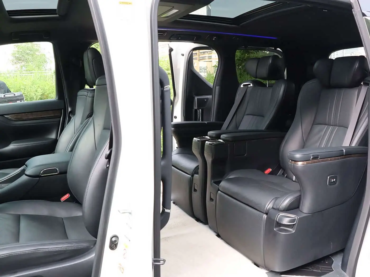 Toyota Alphard 2019 — Фото 9/14