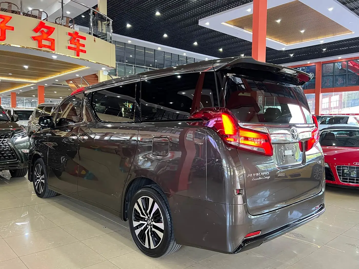 Toyota Alphard 2018 — Photo 6/17