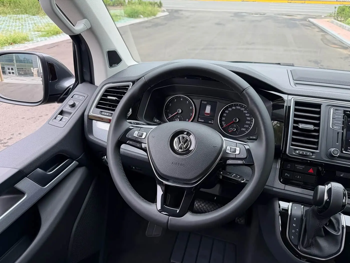 Volkswagen Multivan 2018 — Photo 7/20