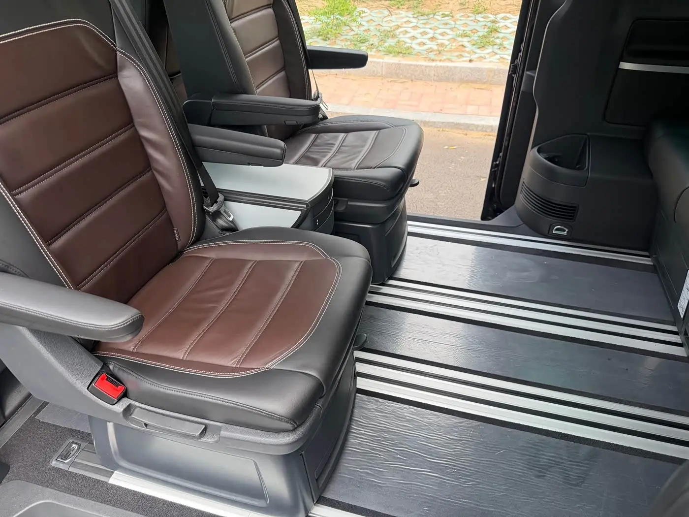 Volkswagen Multivan 2017 — Şəkil 19/20