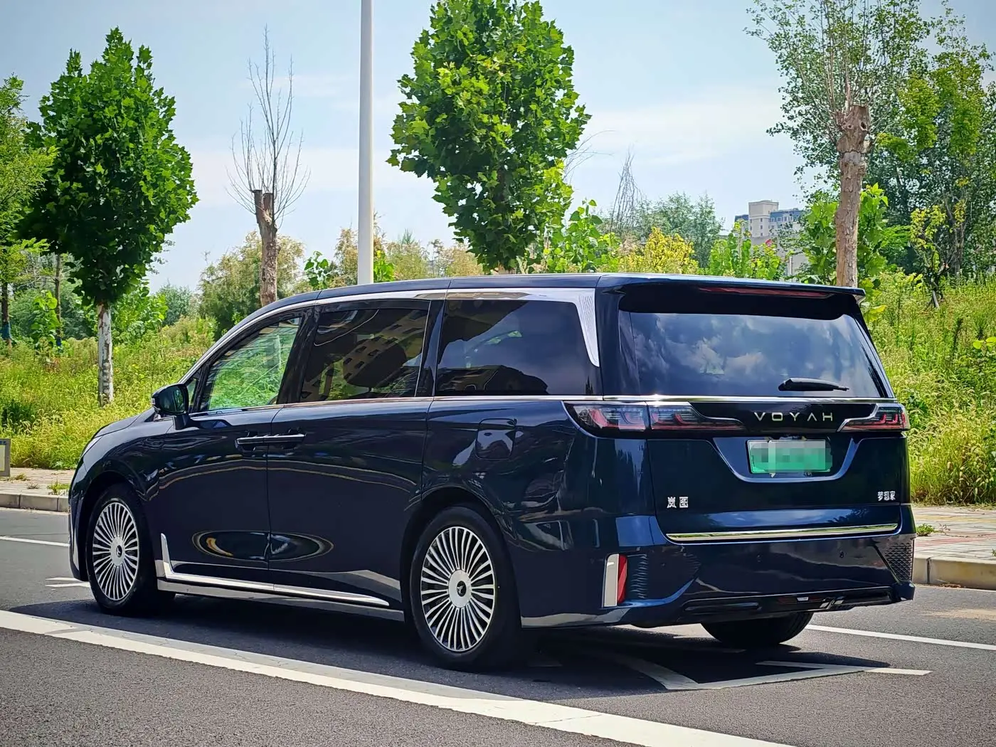 Voyah Auto Voyah Dreamer 2025 — Photo 20/20