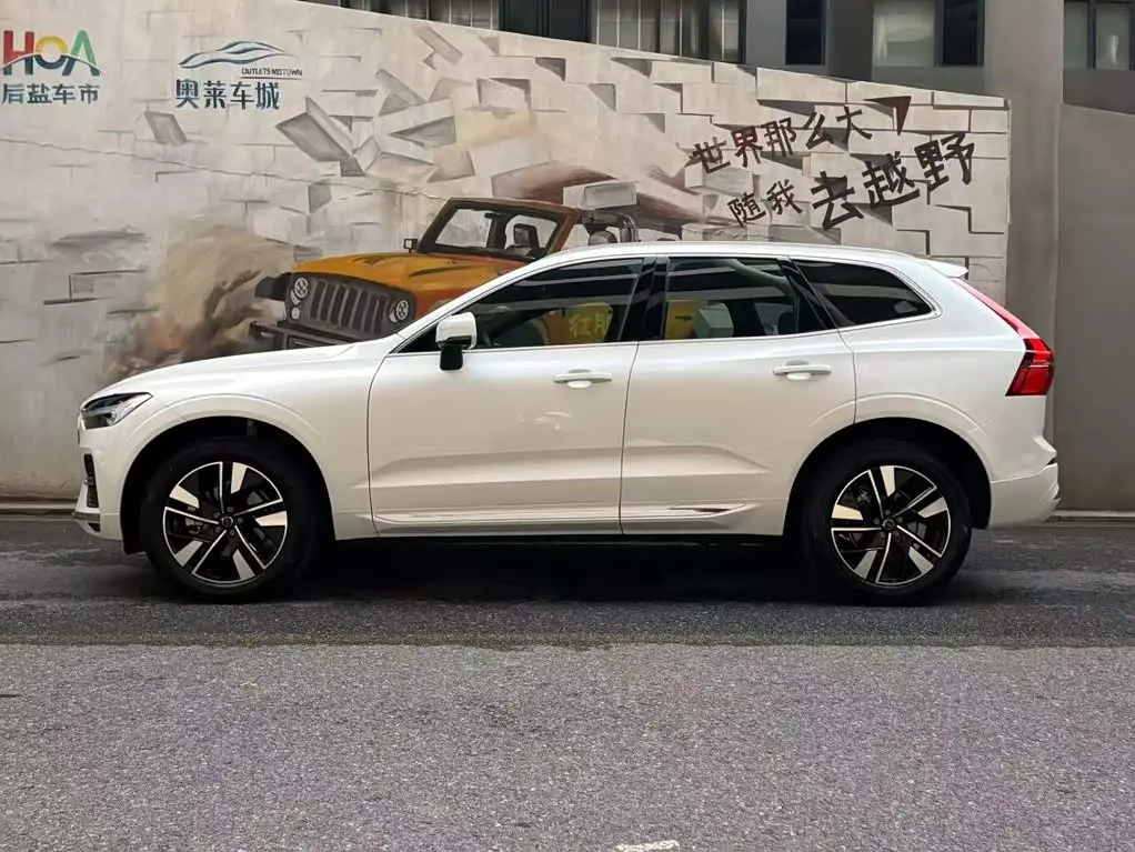 Volvo XC60 2025 — Photo 3/14