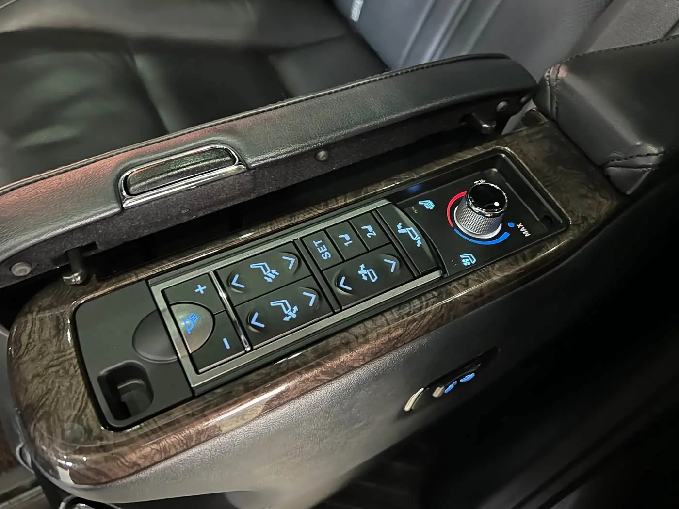 Toyota Alphard 2018 — Photo 15/17