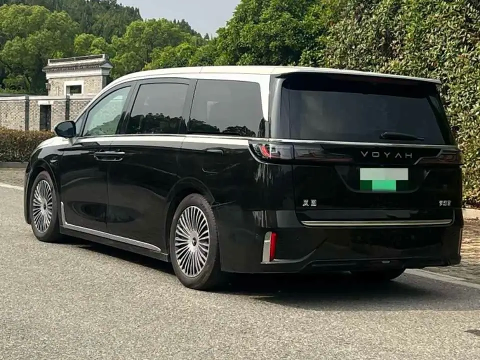 Voyah Auto Voyah Dreamer 2024 — Photo 9/10