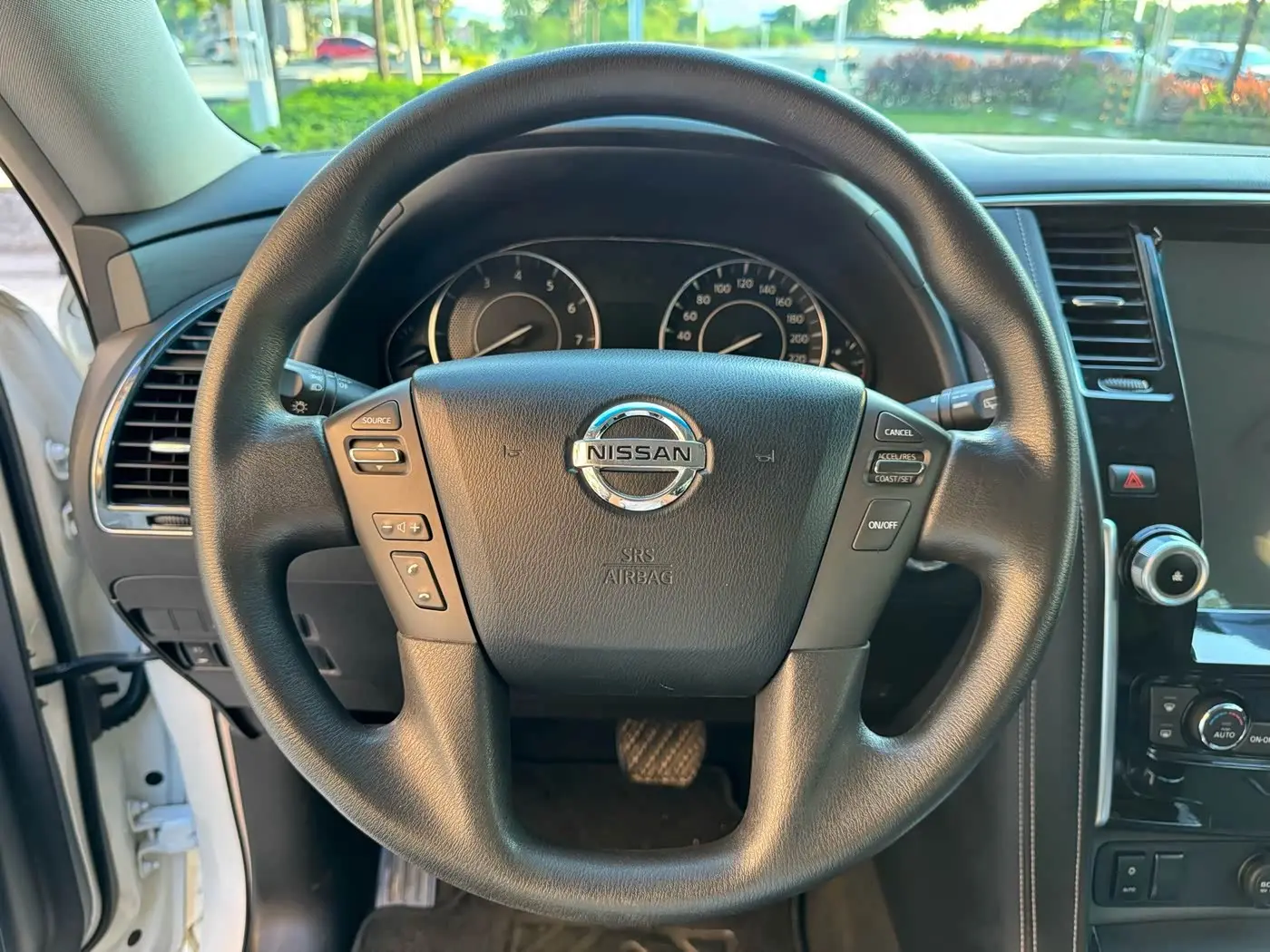 Nissan Patrol 2018 — Photo 7/12