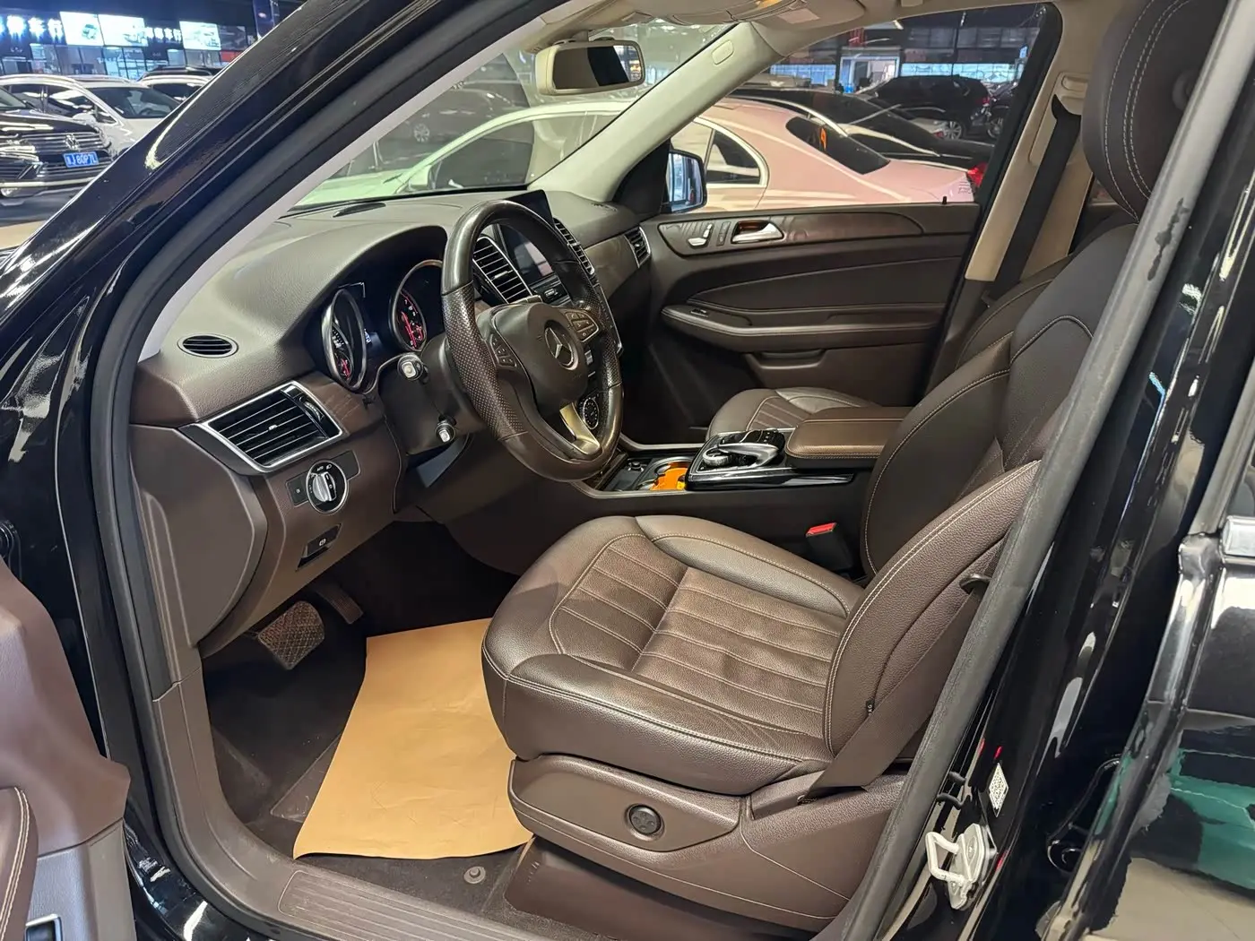Mercedes-Benz GLE 2017 — Photo 16/20