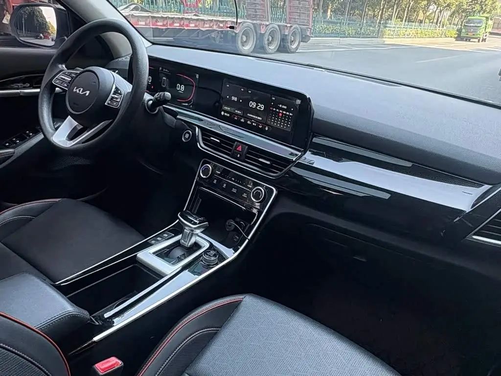 Kia Seltos 2023 — Photo 3/11