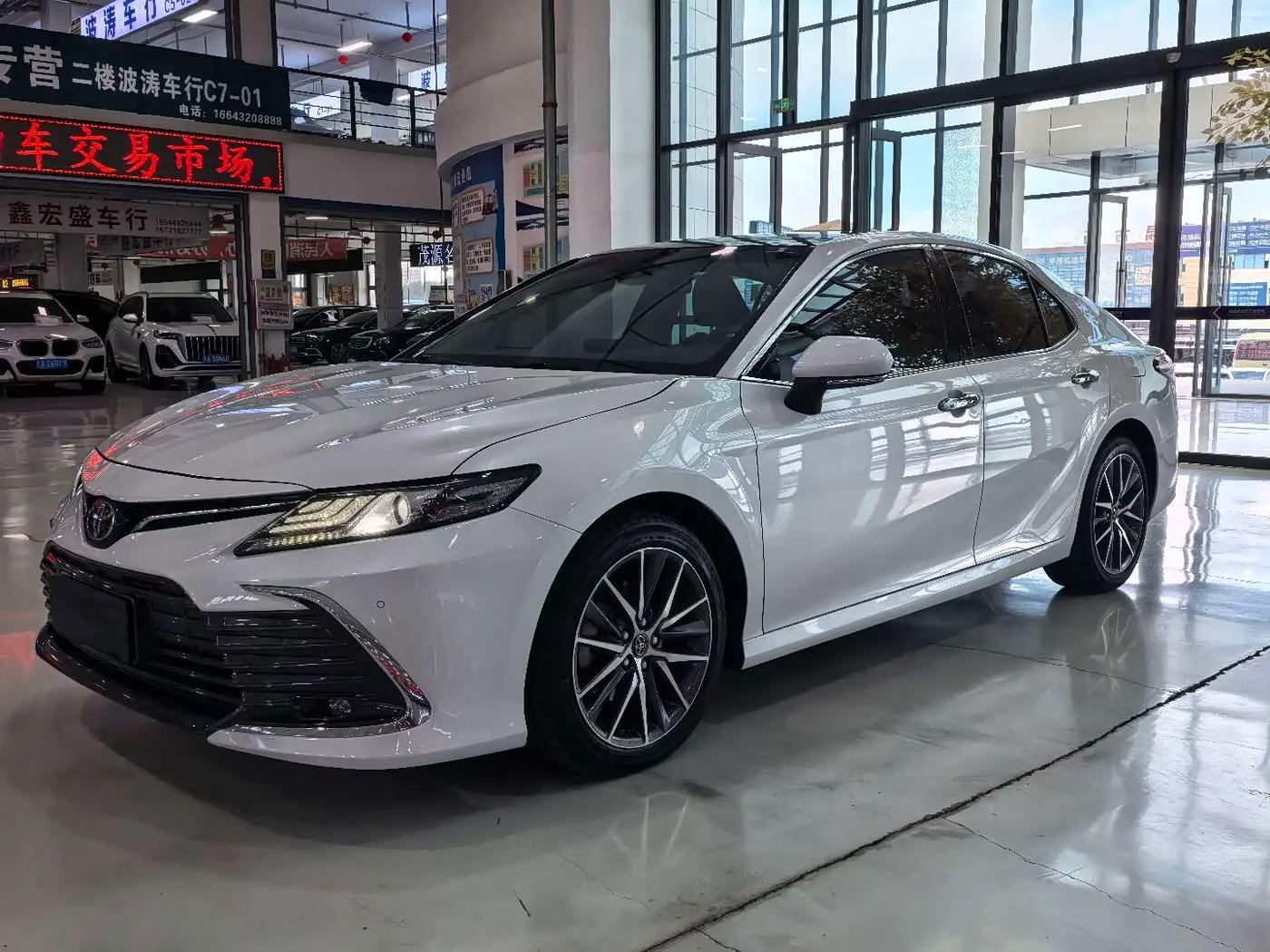 Toyota Camry 2022 — Photo 1/20