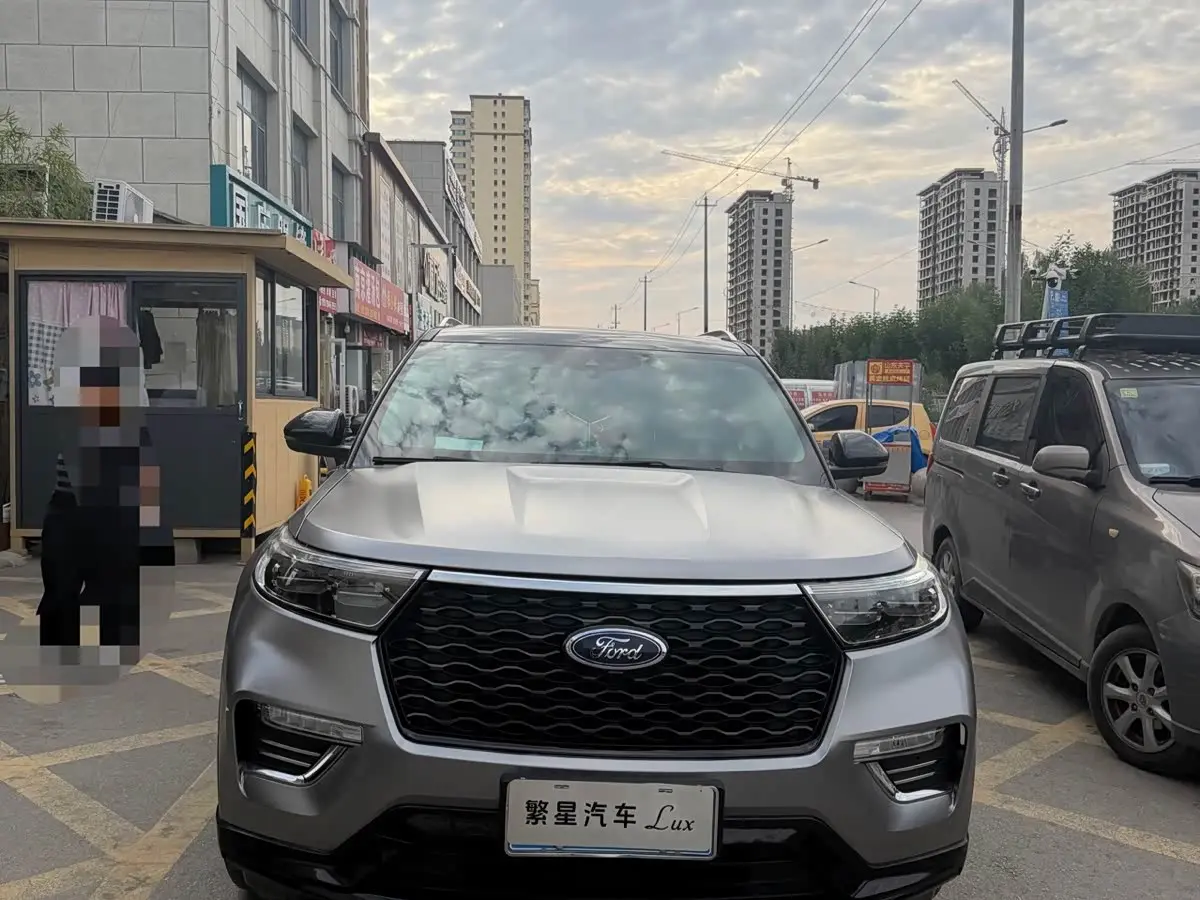 Ford Explorer 2020 — Фото 1/10