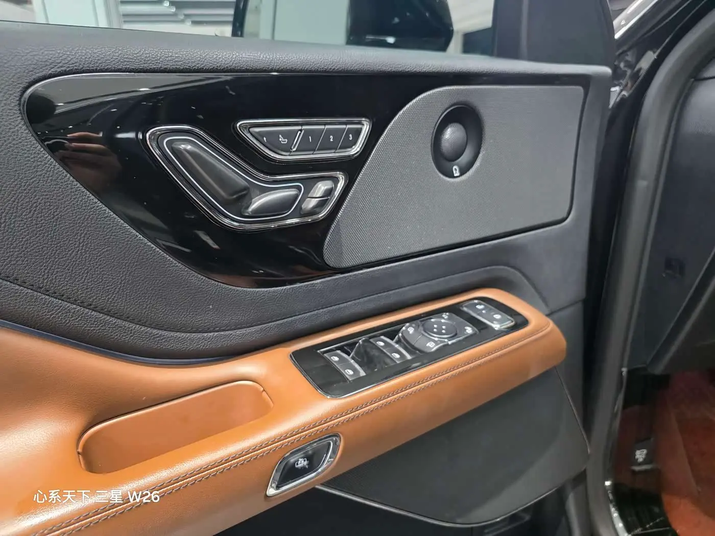 Lincoln Aviator 2021 — Photo 4/19