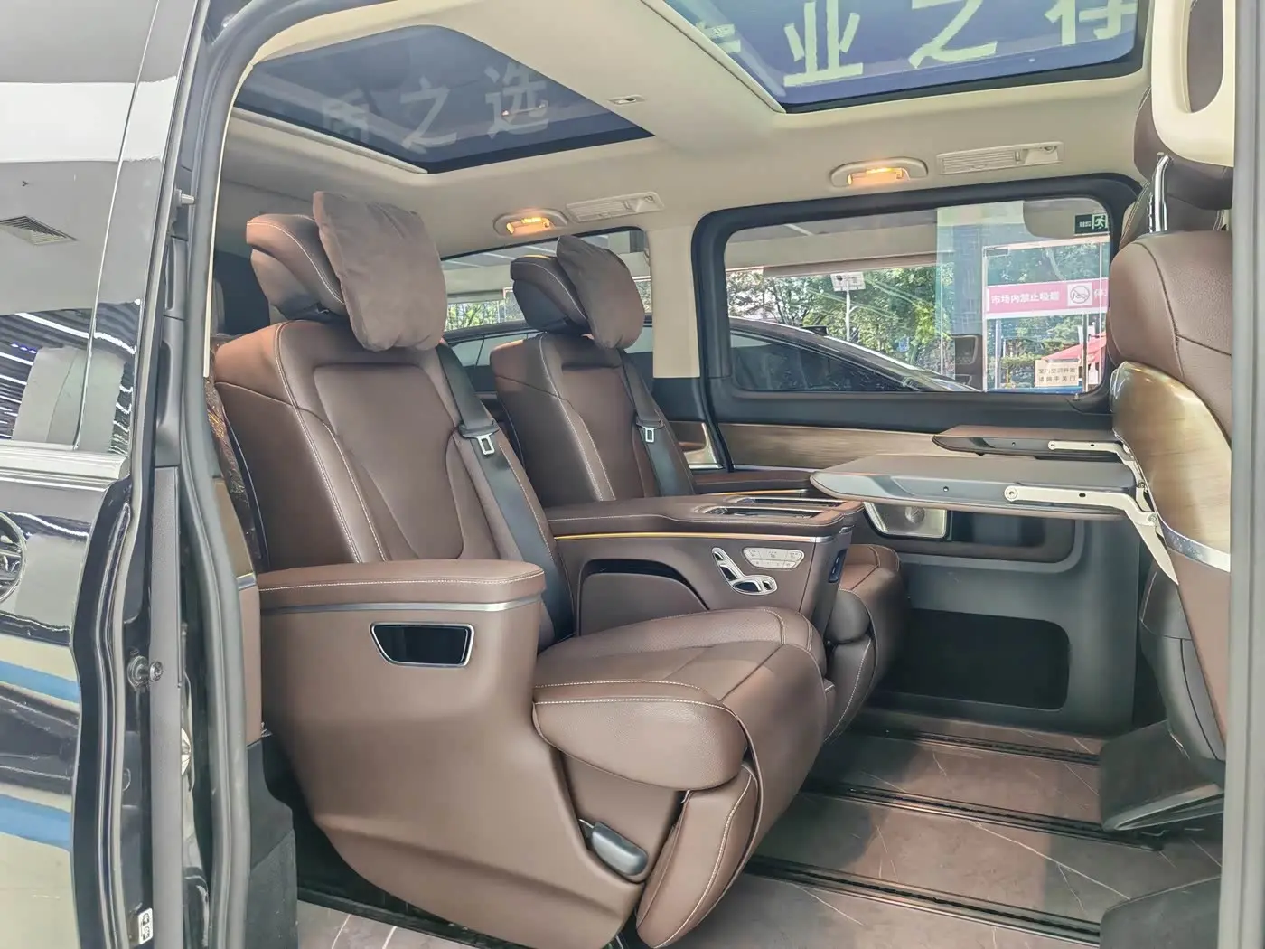 Mercedes-Benz V-Class 2023 — Şəkil 6/10