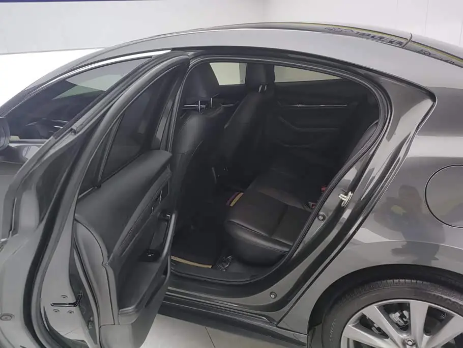 Mazda Mazda3 Axela 2024 — Şəkil 11/16