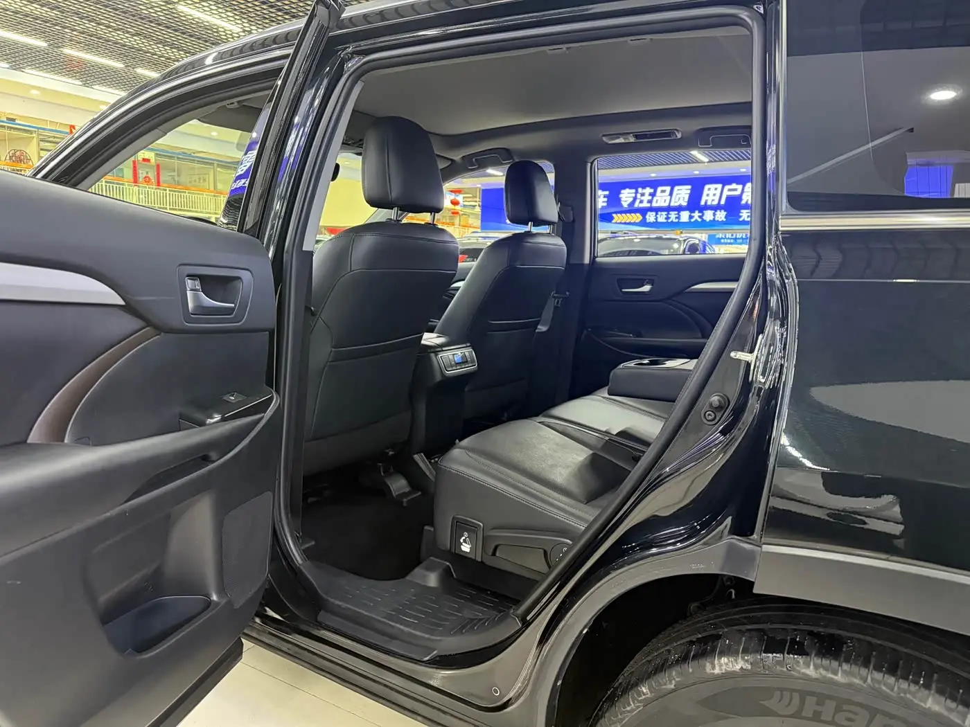 Toyota Highlander 2021 — Photo 7/16