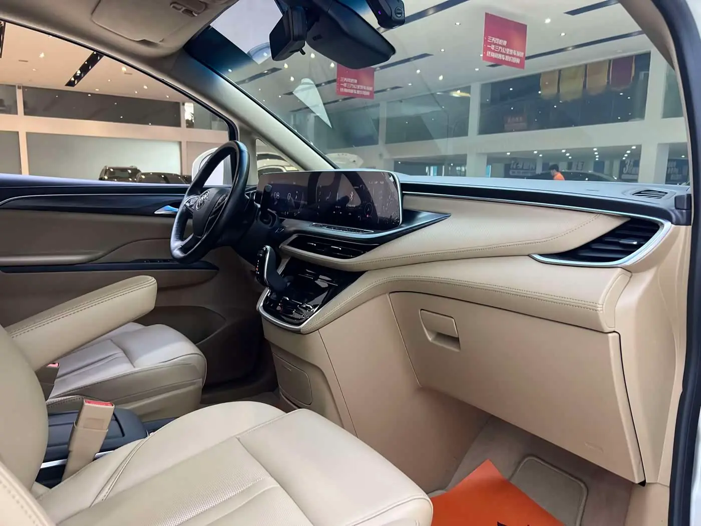Buick GL8 2021 — Photo 8/20