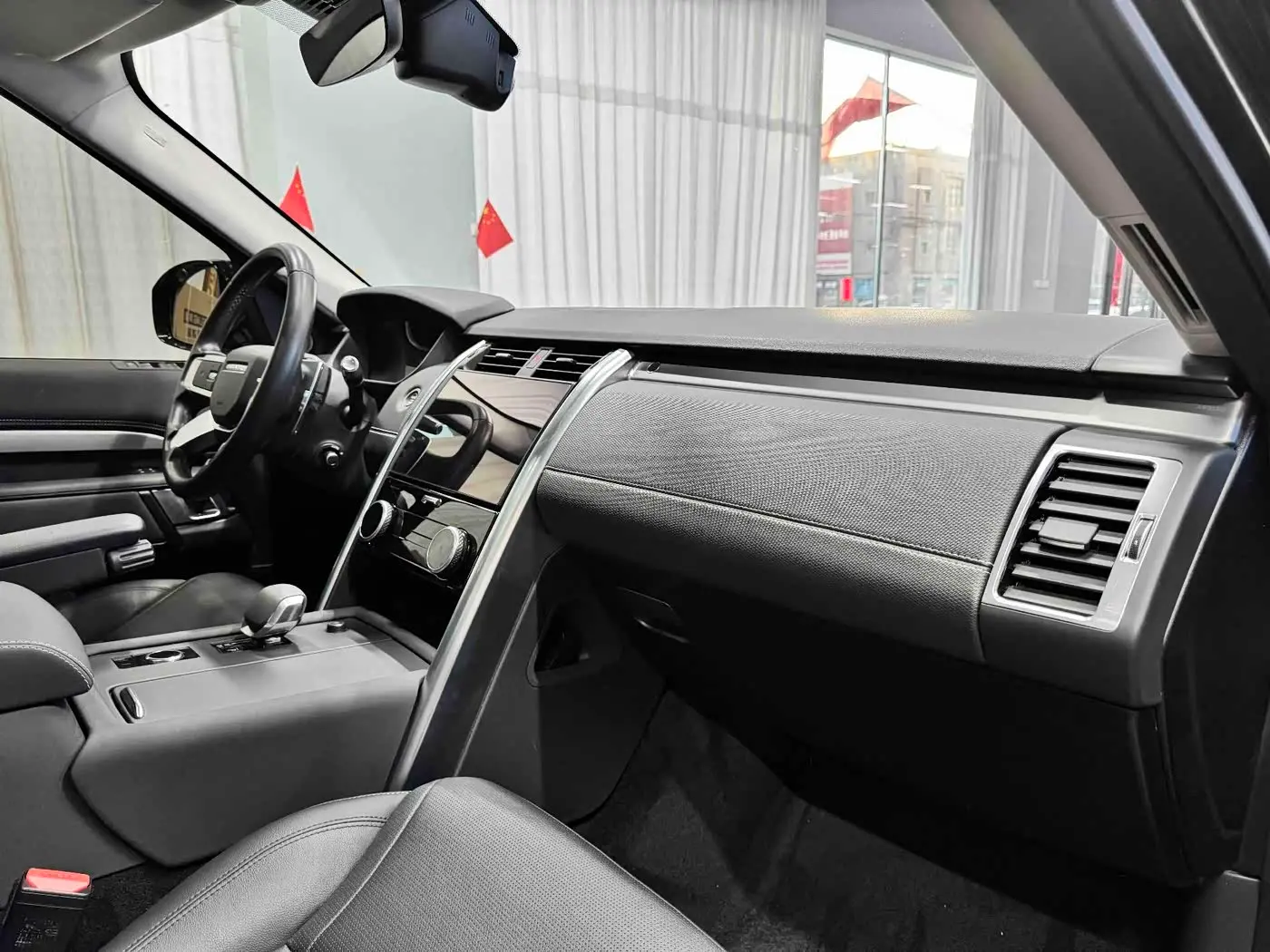 Land Rover Discovery 2021 — Şəkil 7/17