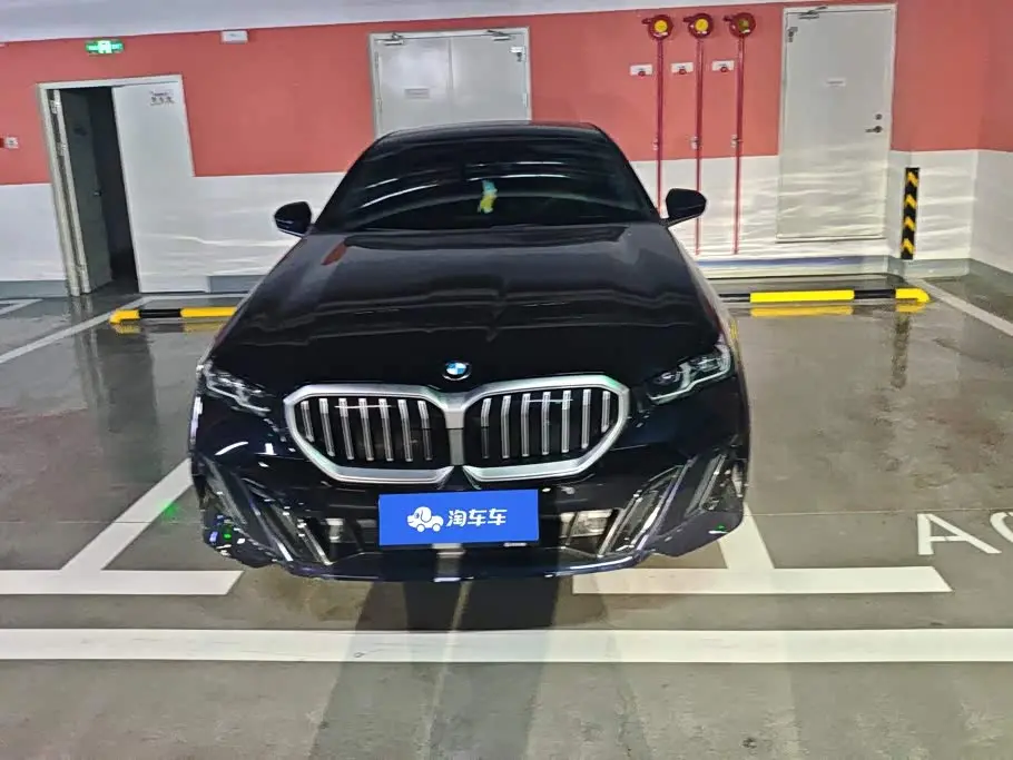 BMW 5 Series 2025 — Photo 2/16