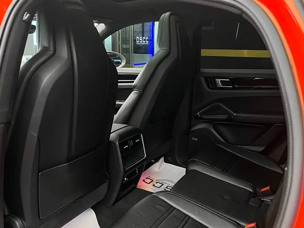 Porsche Cayenne 2022 — Photo 9/16