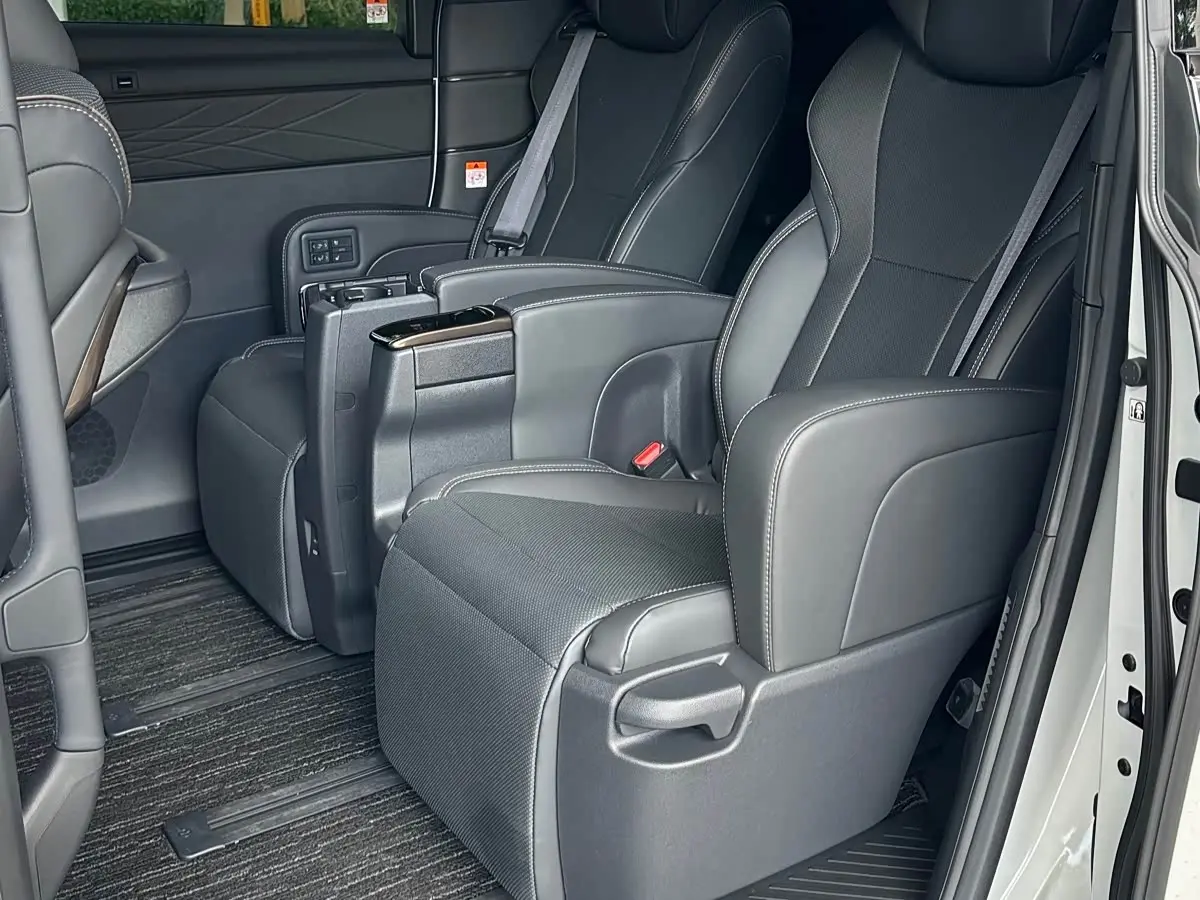 Toyota Alphard 2026 — Şəkil 7/15