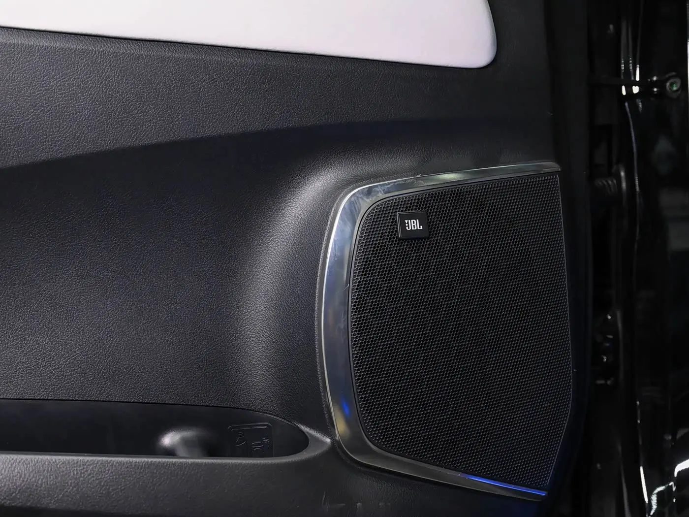 Toyota Alphard 2022 — Фото 10/20