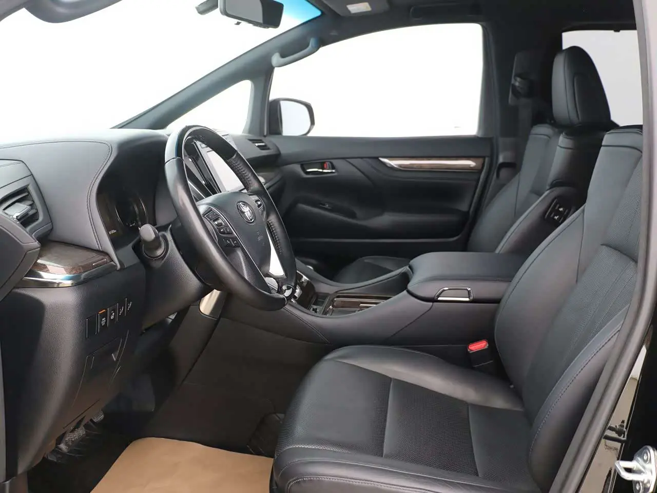 Toyota Alphard 2018 — Photo 6/20