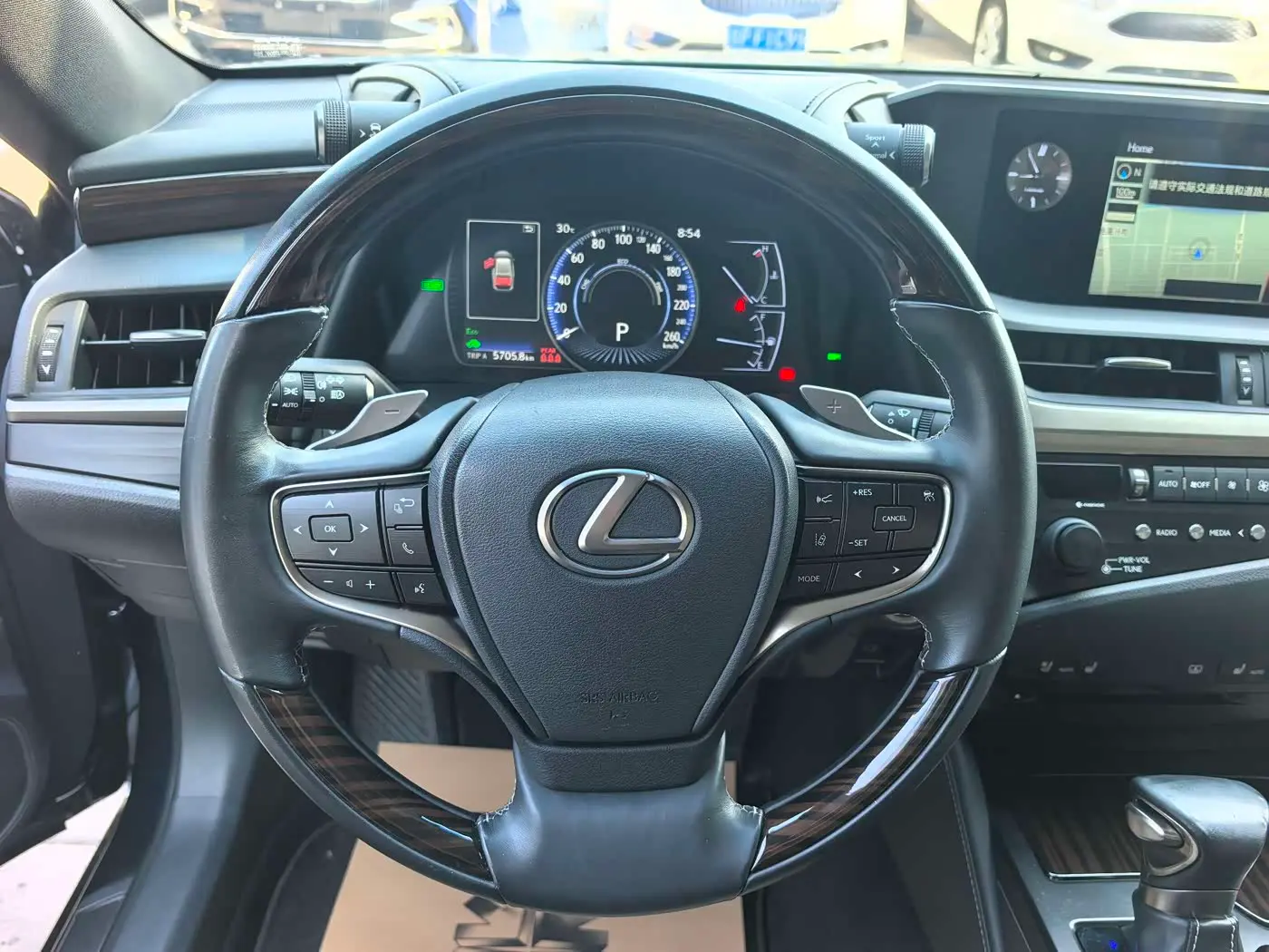Lexus ES 2018 — Фото 9/16