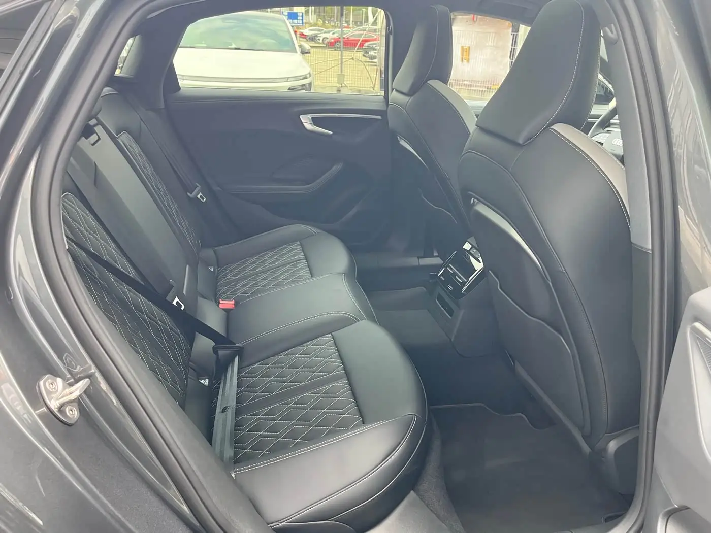 Audi A5L 2025 — Photo 14/18