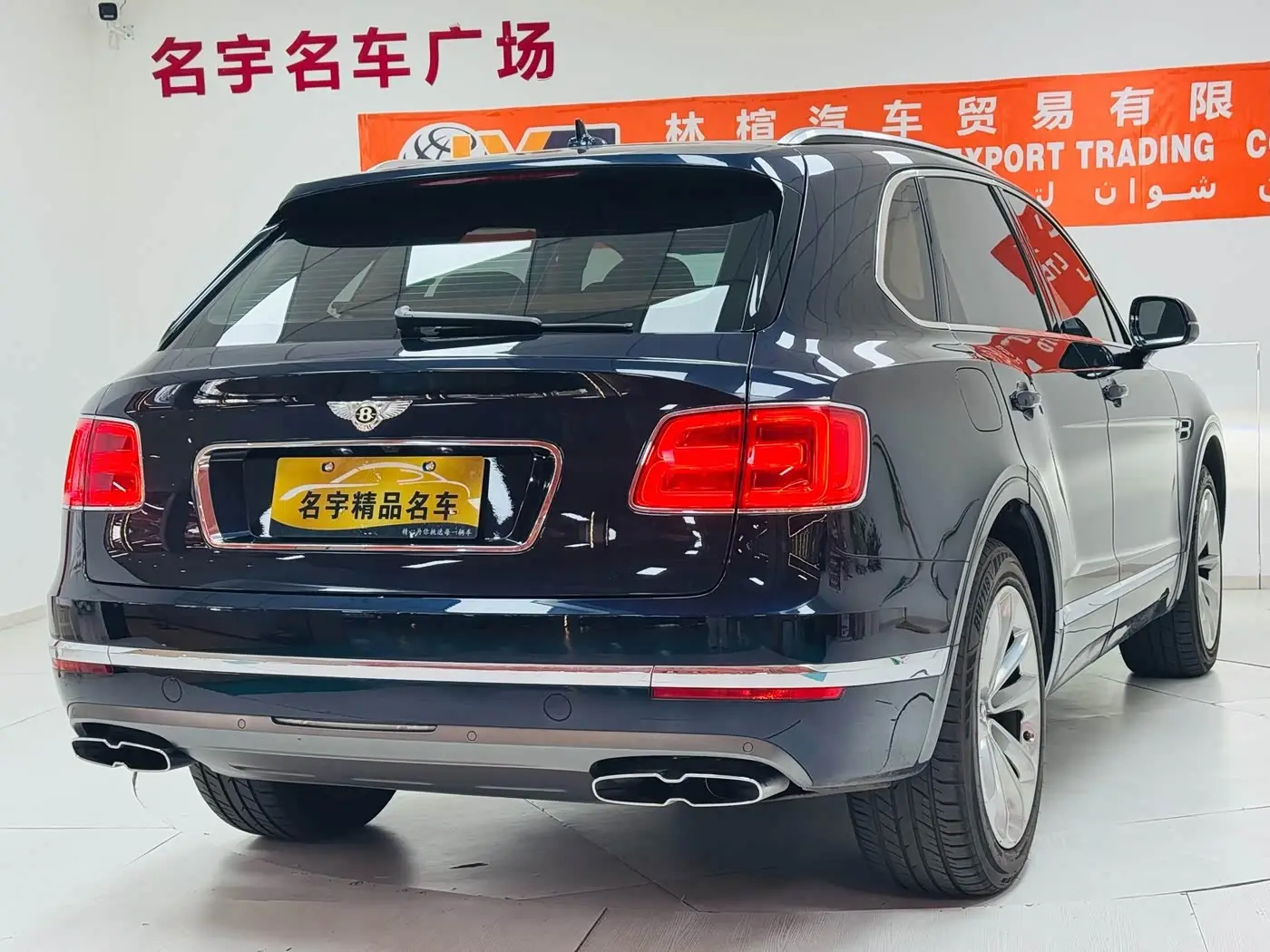 Bentley Bentayga 2019 — Фото 11/20