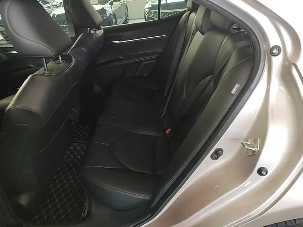 Toyota Camry 2020 — Фото 13/20