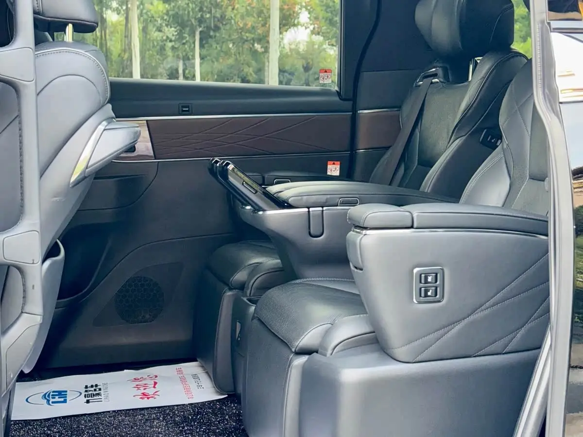 Toyota Vellfire 2023 — Photo 5/16
