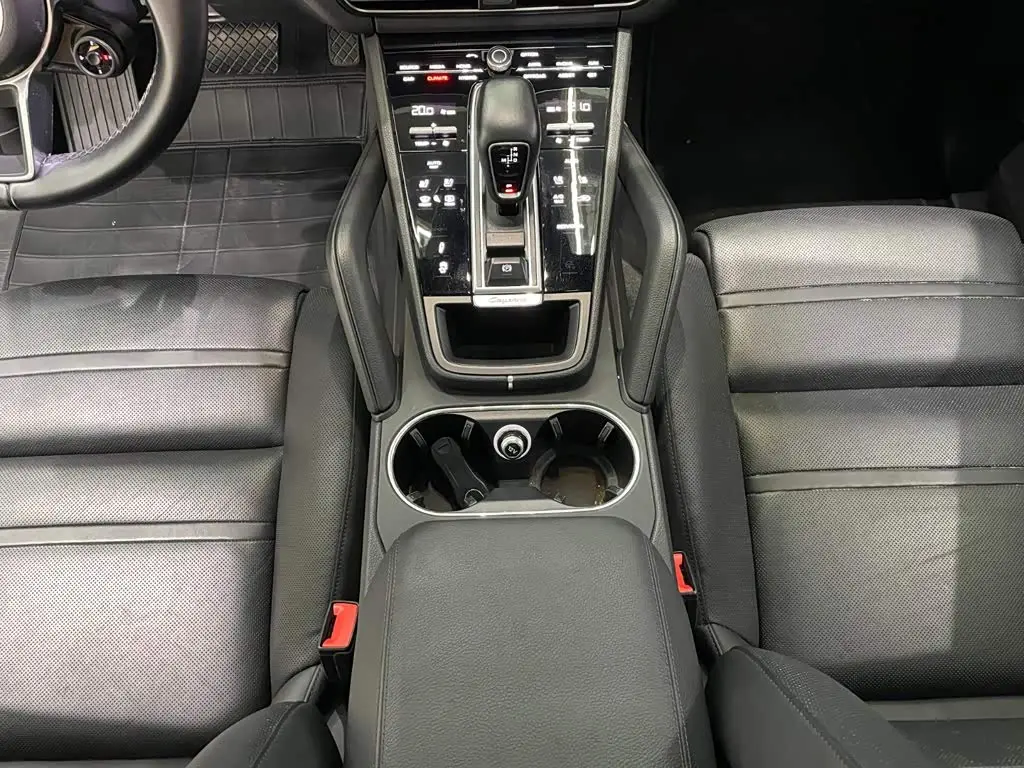 Porsche Cayenne New Energy 2019 — Photo 12/16