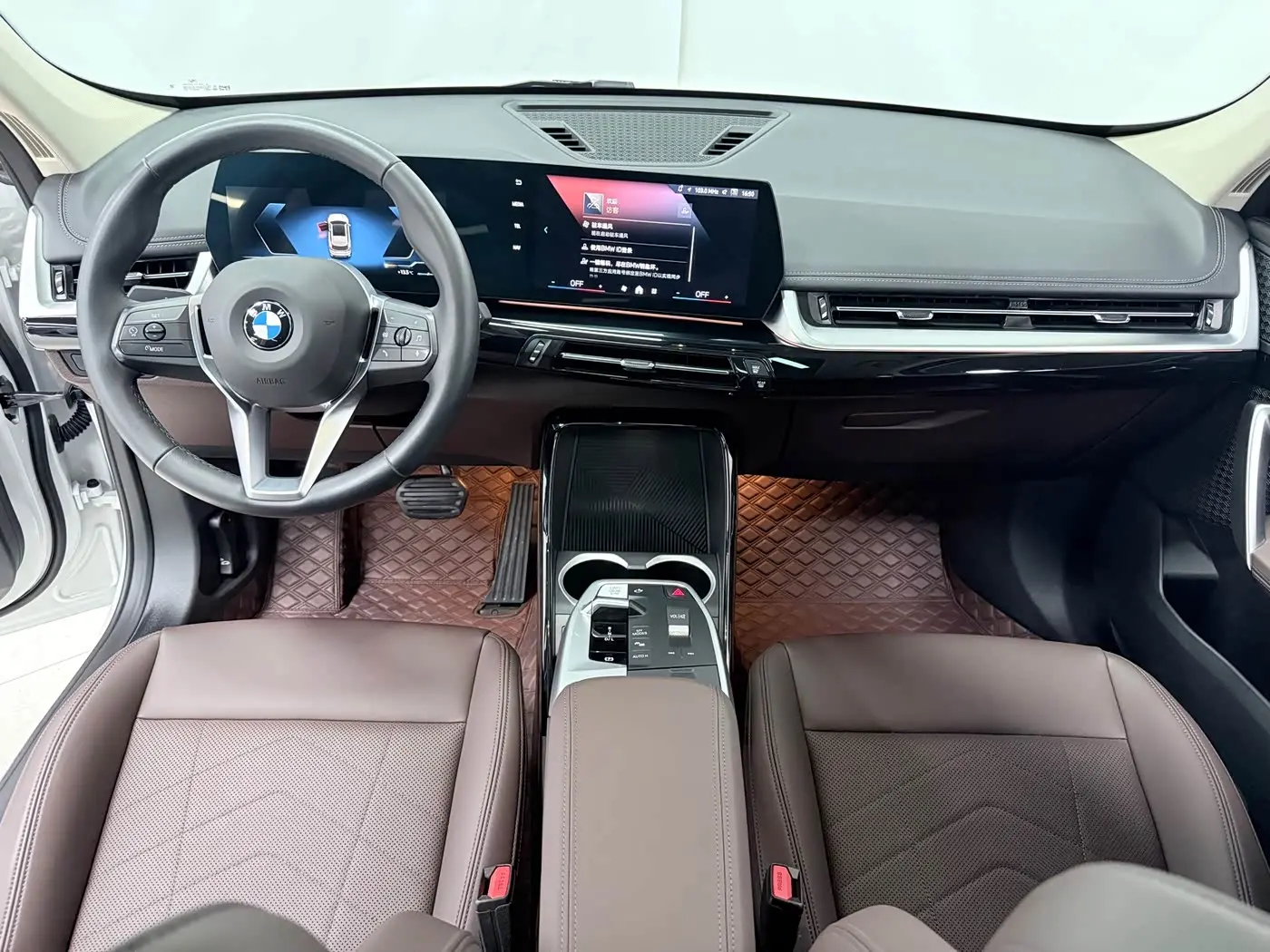 BMW X1 2024 — Фото 8/20