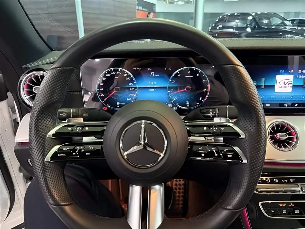 Mercedes-Benz E-Class 2023 — Photo 13/14