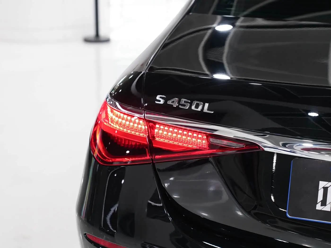 Mercedes-Benz S-Class 2023 — Photo 6/20