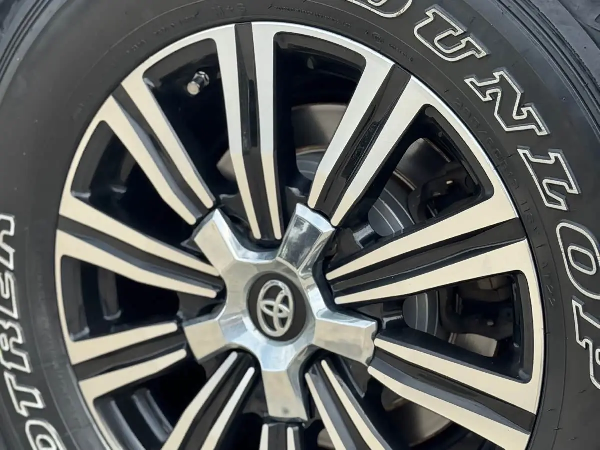 Toyota Land Cruiser 2015 — Photo 11/15