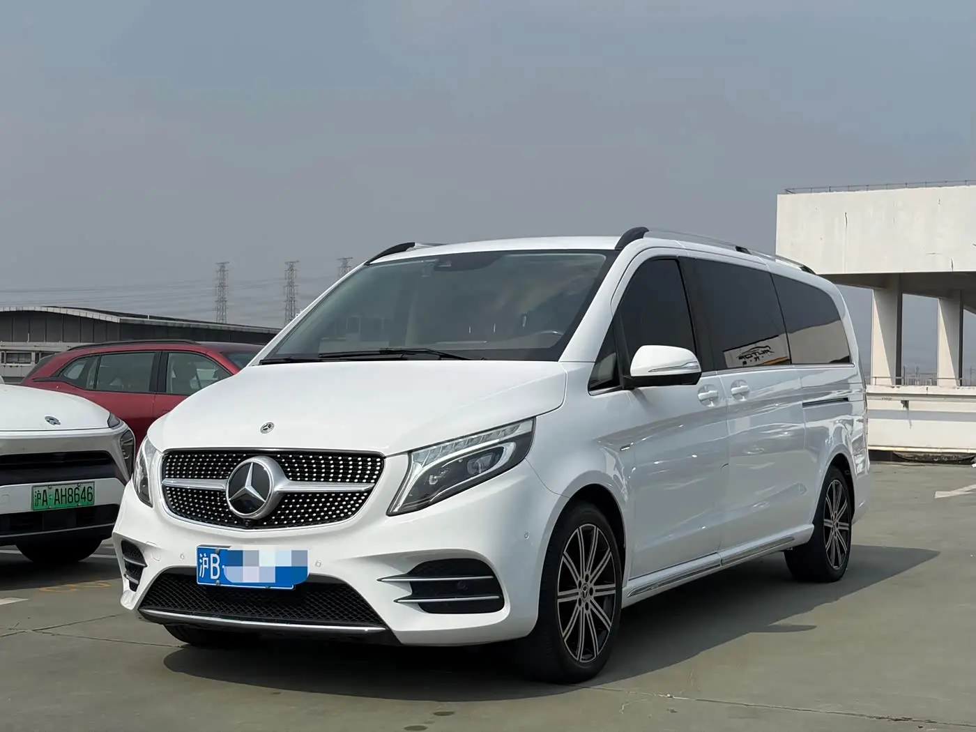 Mercedes-Benz V-Class 2022 — Photo 1/20